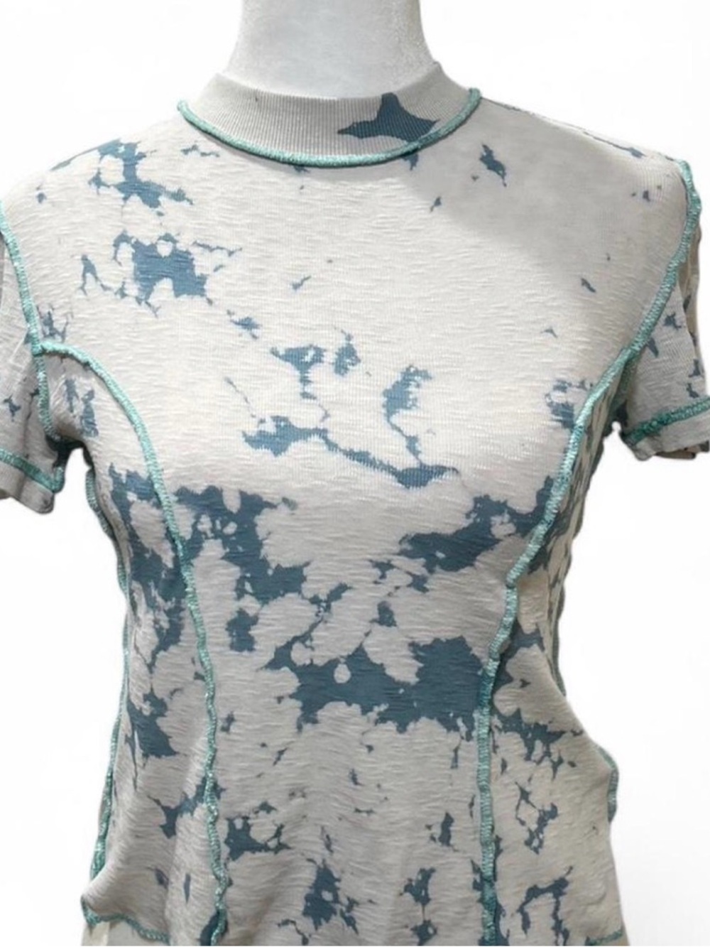 🩵Urban Outfitters BDG short sleeve mock neck blue tie dye shirt - Size Small🩵